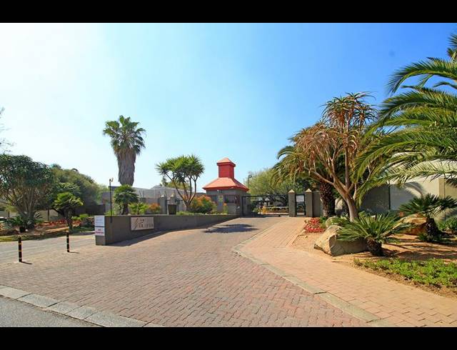 2 BEDROOM TOWNHOUSE FOR SALE IN MARAIS STEYN PARK